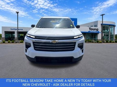 New 2026 Chevrolet Traverse LT w/ Sun and Wheel Package AWD/4WD image 2