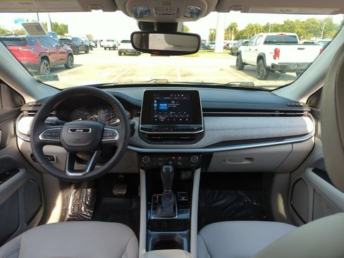 Used 2022 Jeep Compass Latitude FWD image 20