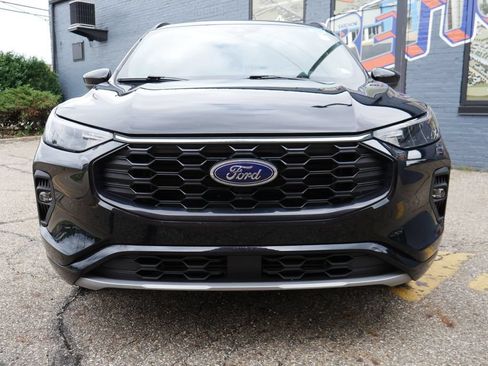Used 2024 Ford Escape ST-Line Select w/ Tech Pack #1 AWD/4WD image 2