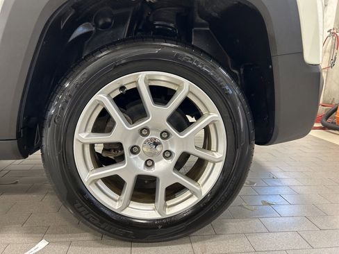 Used 2023 Jeep Renegade Latitude image 28