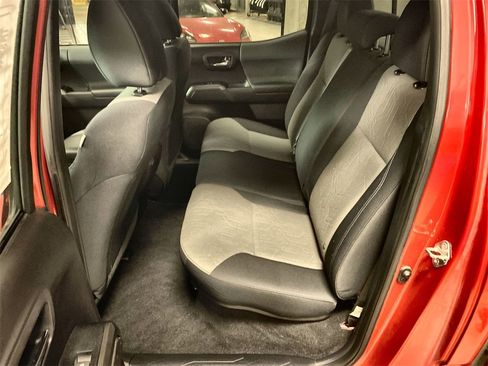 Used 2021 Toyota Tacoma TRD Sport image 16