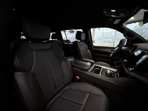 Used 2025 Jeep Wagoneer Series II image 36