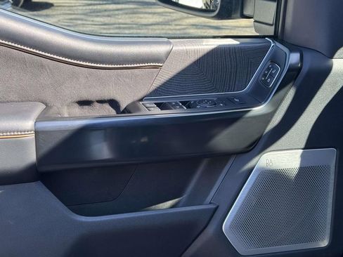 Used 2024 Ford F250 Platinum image 17