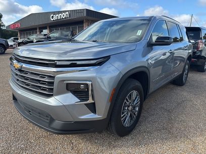 Used 2025 Chevrolet Traverse LT