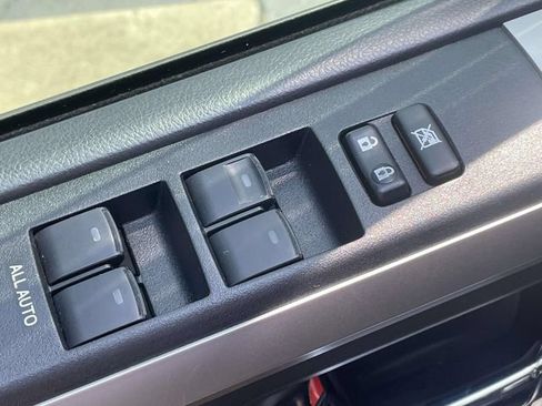 Used 2018 Toyota 4Runner SR5 Premium AWD/4WD image 16