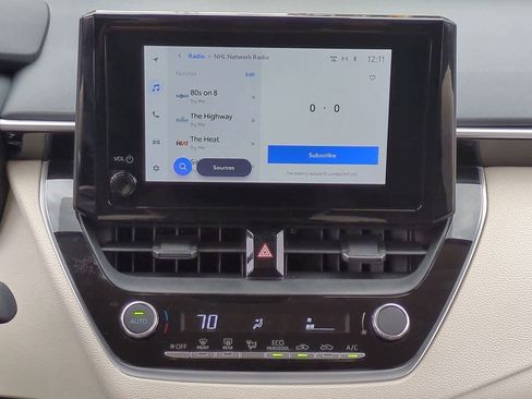 Used 2025 Toyota Corolla LE image 28