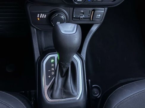 Used 2018 Jeep Renegade Altitude image 16