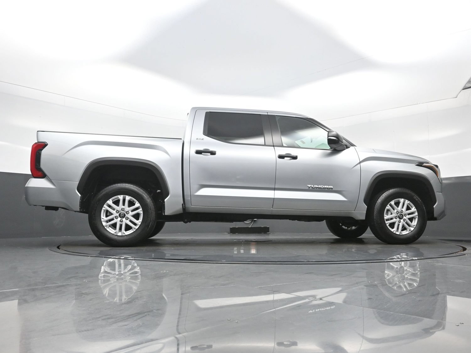 Used 2025 Toyota Tundra SR5 w/ SR5 Convenience Package AWD/4WD image 34