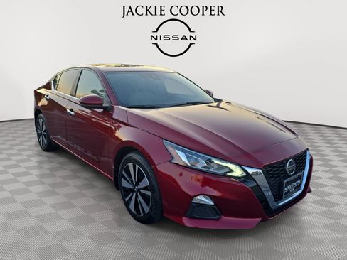 Certified 2022 Nissan Altima 2.5 SV w/ SV Premium Package AWD/4WD image 3
