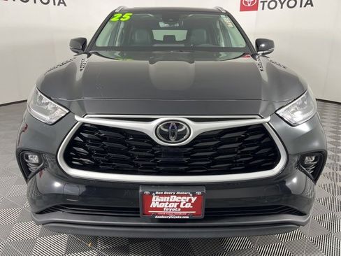Used 2025 Toyota Highlander XLE image 21