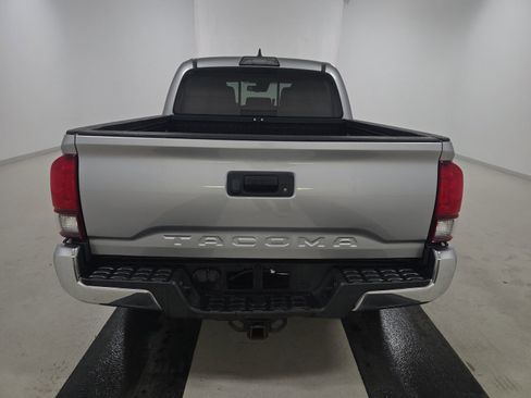 Used 2018 Toyota Tacoma SR5 image 6