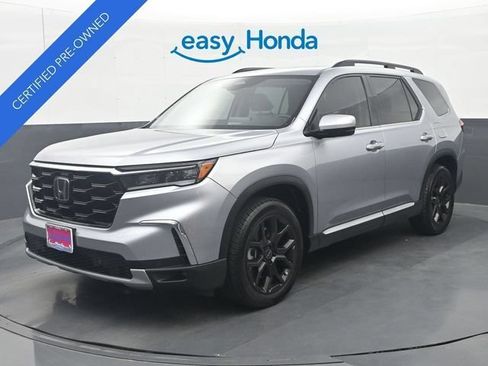 Used 2025 Honda Pilot Touring image 3