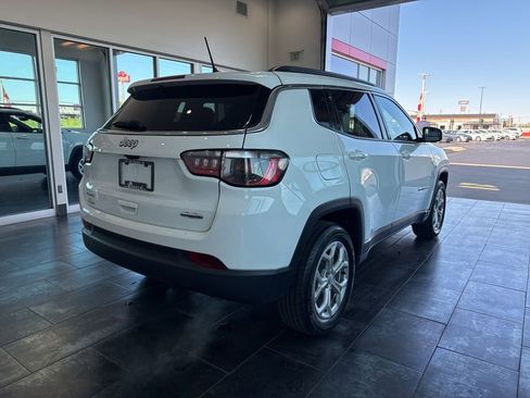 Used 2024 Jeep Compass Latitude AWD/4WD image 7