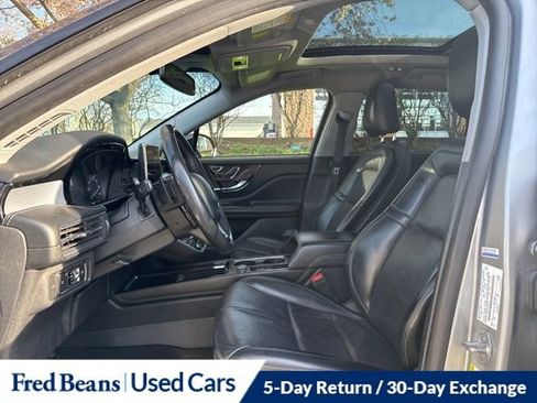 Used 2022 Lincoln Corsair AWD w/ Premium Package image 11