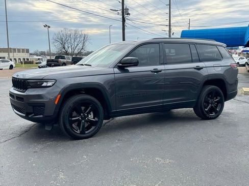 Used 2025 Jeep Grand Cherokee L Altitude image 3
