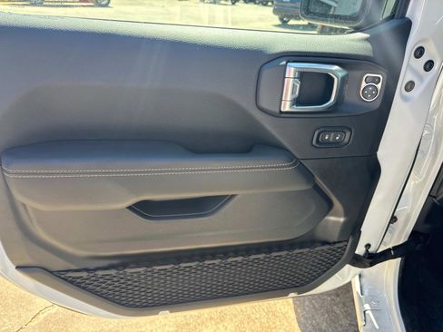 Certified 2025 Jeep Wrangler Unlimited Sahara image 18