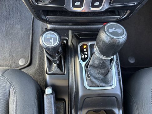 Used 2020 Jeep Wrangler Sport AWD/4WD image 27