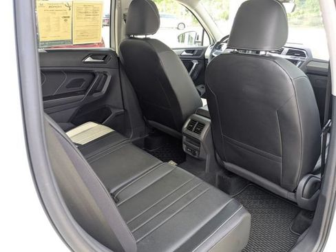 Used 2022 Volkswagen Tiguan SE AWD/4WD image 38