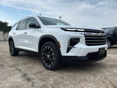 New 2026 Chevrolet Traverse LT w/ Sun and Wheel Package image 2