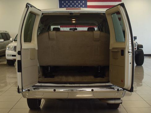 Used 2014 Ford E-350 and Econoline 350 XLT RWD image 34