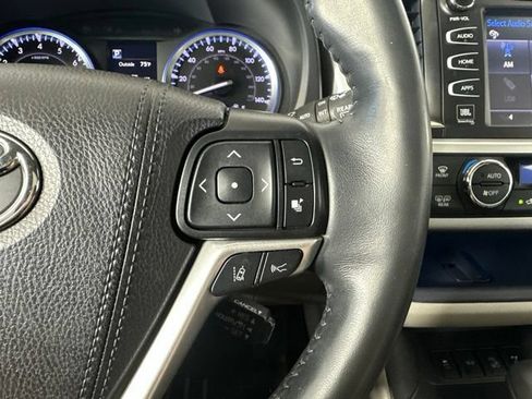 Used 2019 Toyota Highlander Limited Platinum AWD/4WD image 16
