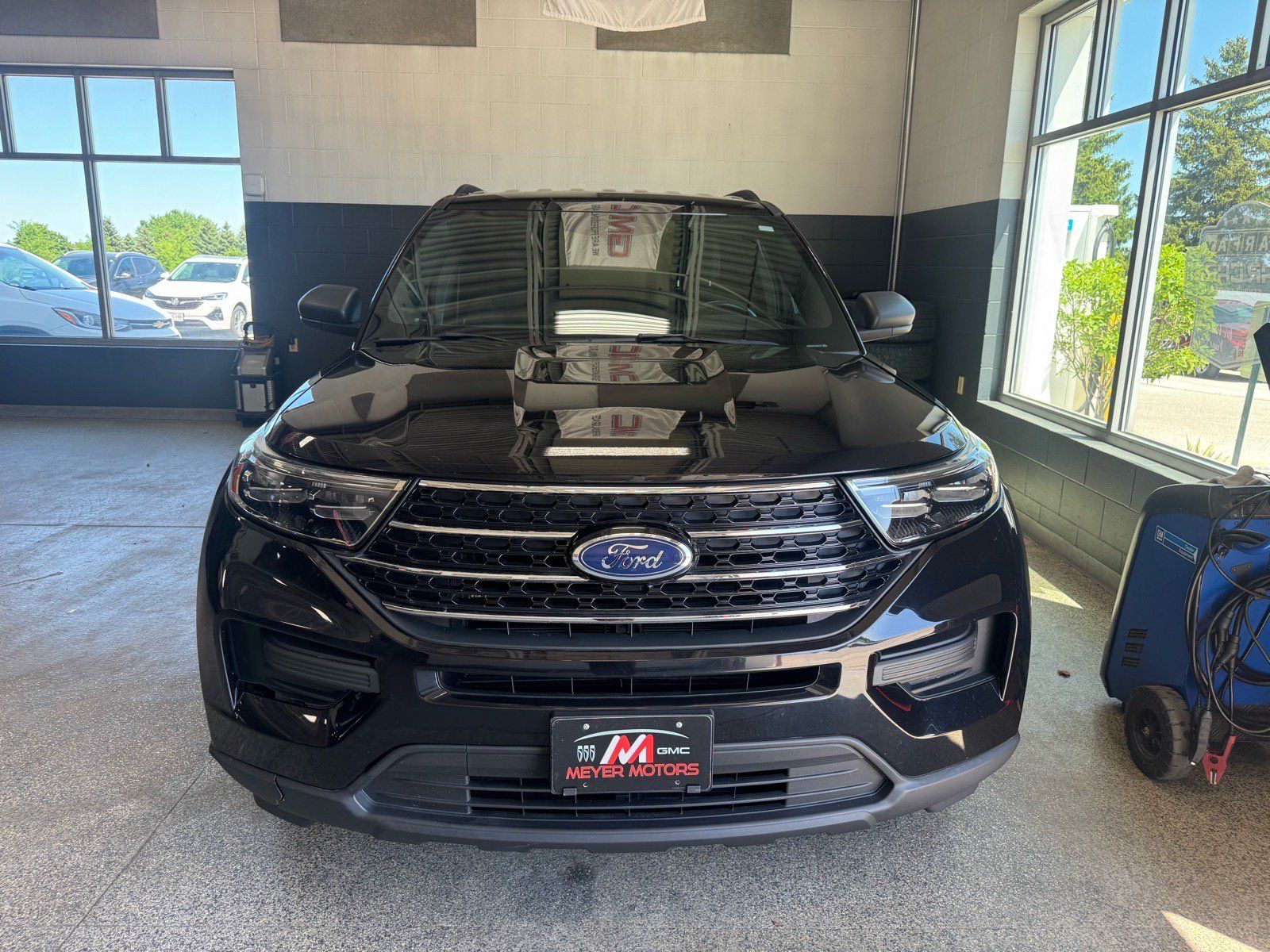 Used 2020 Ford Explorer XLT w/ Comfort Package AWD/4WD image 2