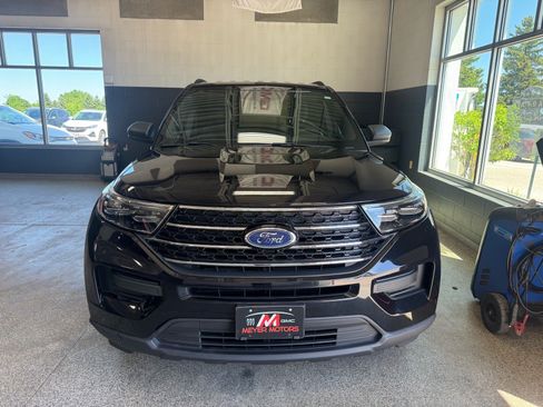 Used 2020 Ford Explorer XLT w/ Comfort Package AWD/4WD image 2