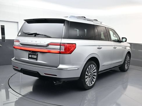 Used 2019 Lincoln Navigator Reserve AWD/4WD image 3