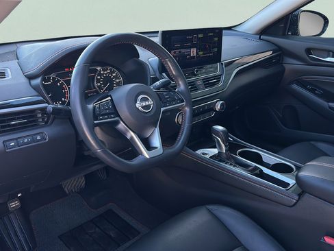 Used 2023 Nissan Altima 2.5 SR w/ SR Premium Package FWD image 11
