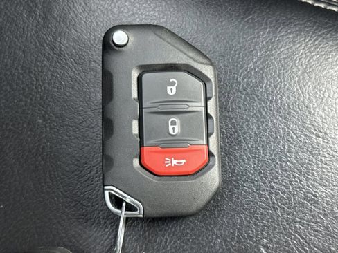 Used 2023 Jeep Wrangler Unlimited Sahara image 23