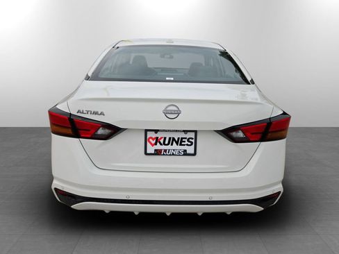 Used 2025 Nissan Altima 2.5 SV FWD image 6