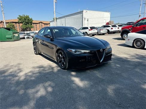 Used 2017 Alfa Romeo Giulia Ti w/ TI 19" Sport Package image 31