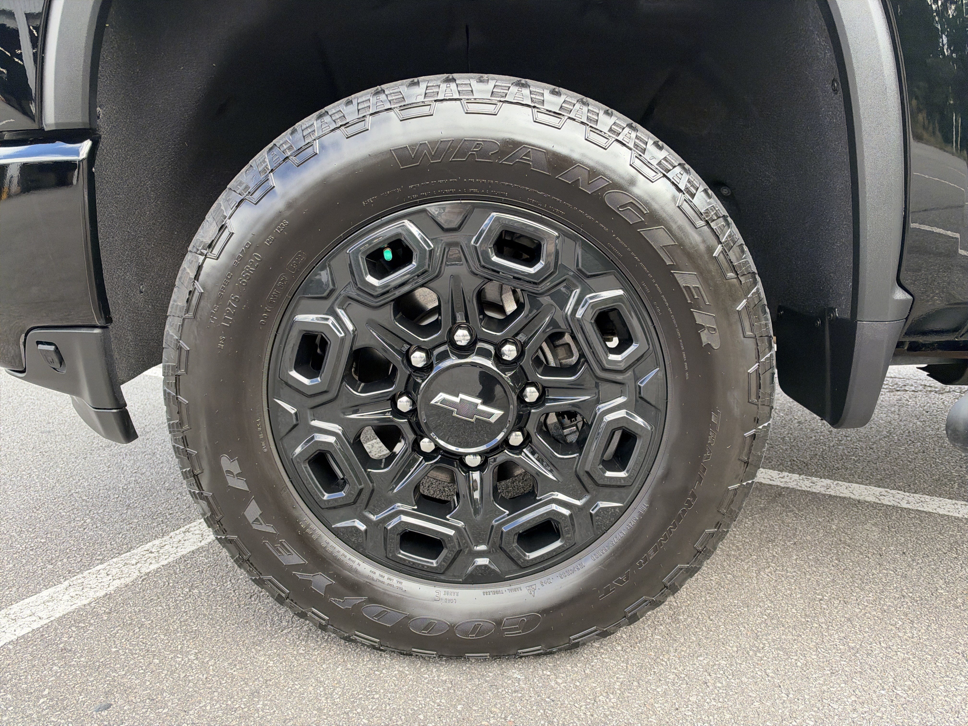 Used 2023 Chevrolet Silverado 2500 LT w/ Midnight Edition AWD/4WD image 13