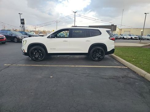 Used 2025 GMC Acadia Elevation w/ Elevation Premium Package image 4