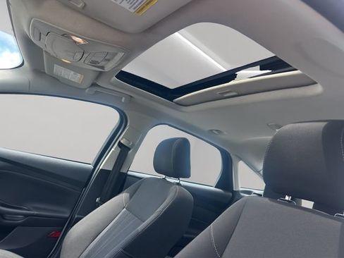 Used 2015 Ford Focus SE FWD image 3