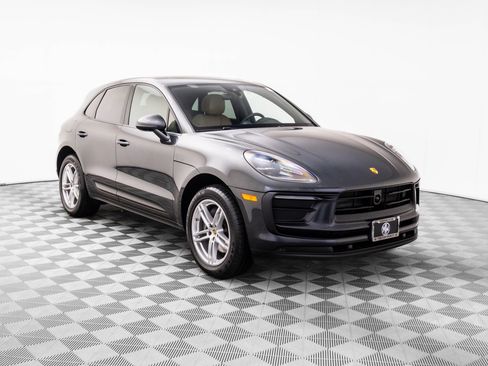 Certified 2023 Porsche Macan image 6