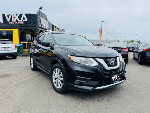 Used 2017 Nissan Rogue SV FWD image 3