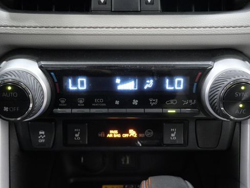 Used 2023 Toyota RAV4 XLE Premium AWD/4WD image 20