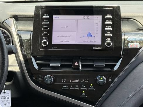 Used 2022 Toyota Camry LE FWD image 16