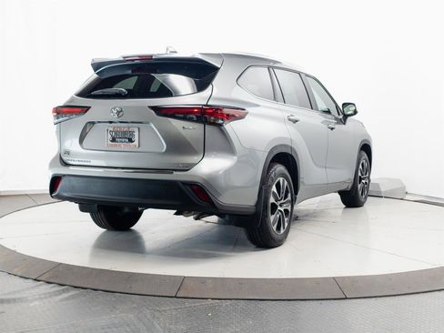 Certified 2025 Toyota Highlander XLE AWD/4WD image 13