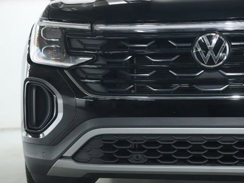 Used 2024 Volkswagen Atlas Cross Sport SE w/ Panoramic Sunroof Package image 6