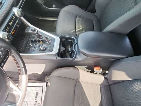Used 2021 Toyota RAV4 SE image 21