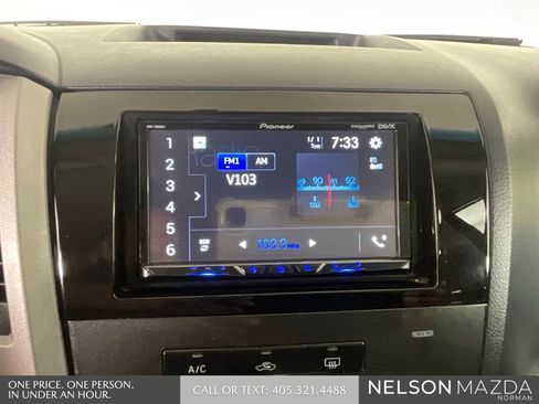 Used 2012 Toyota Tundra 4x4 CrewMax w/ SR5 Pkg image 32