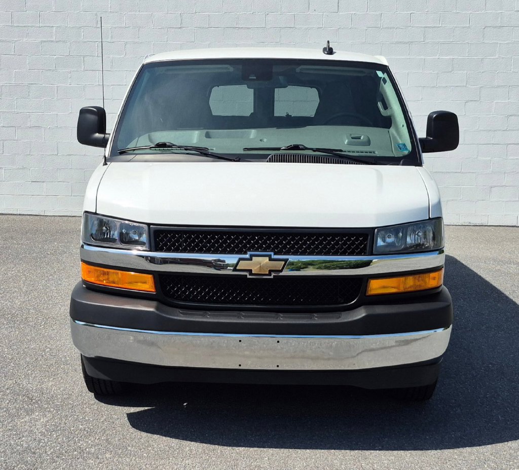Used 2025 Chevrolet Express 3500 LT w/ LT Preferred Equipment Group RWD image 13