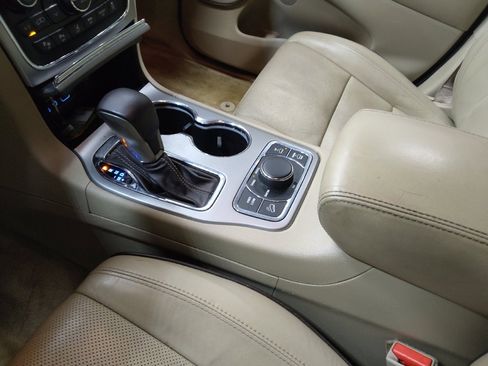 Used 2018 Jeep Grand Cherokee Overland image 26