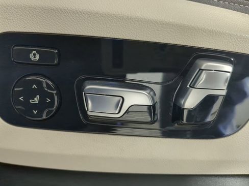 Used 2024 BMW X7 M60i w/ Executive Package image 24