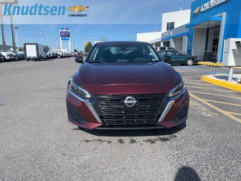 Used 2024 Nissan Altima 2.5 SV FWD image 2