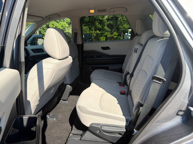 Used 2024 Nissan Pathfinder SV AWD/4WD image 18
