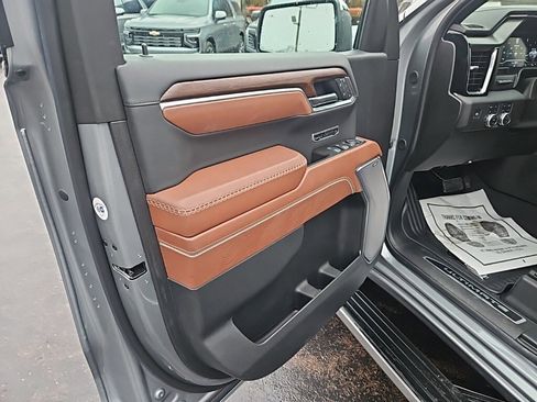 Used 2025 GMC Sierra 1500 Denali Ultimate image 9