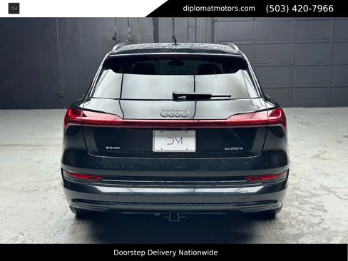 Used 2021 Audi e-tron Premium w/ Convenience Plus Package image 5